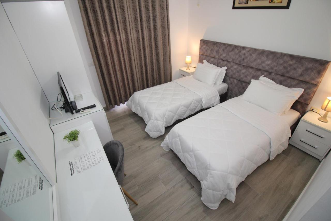 Julia Hotel Sarandë Exterior foto
