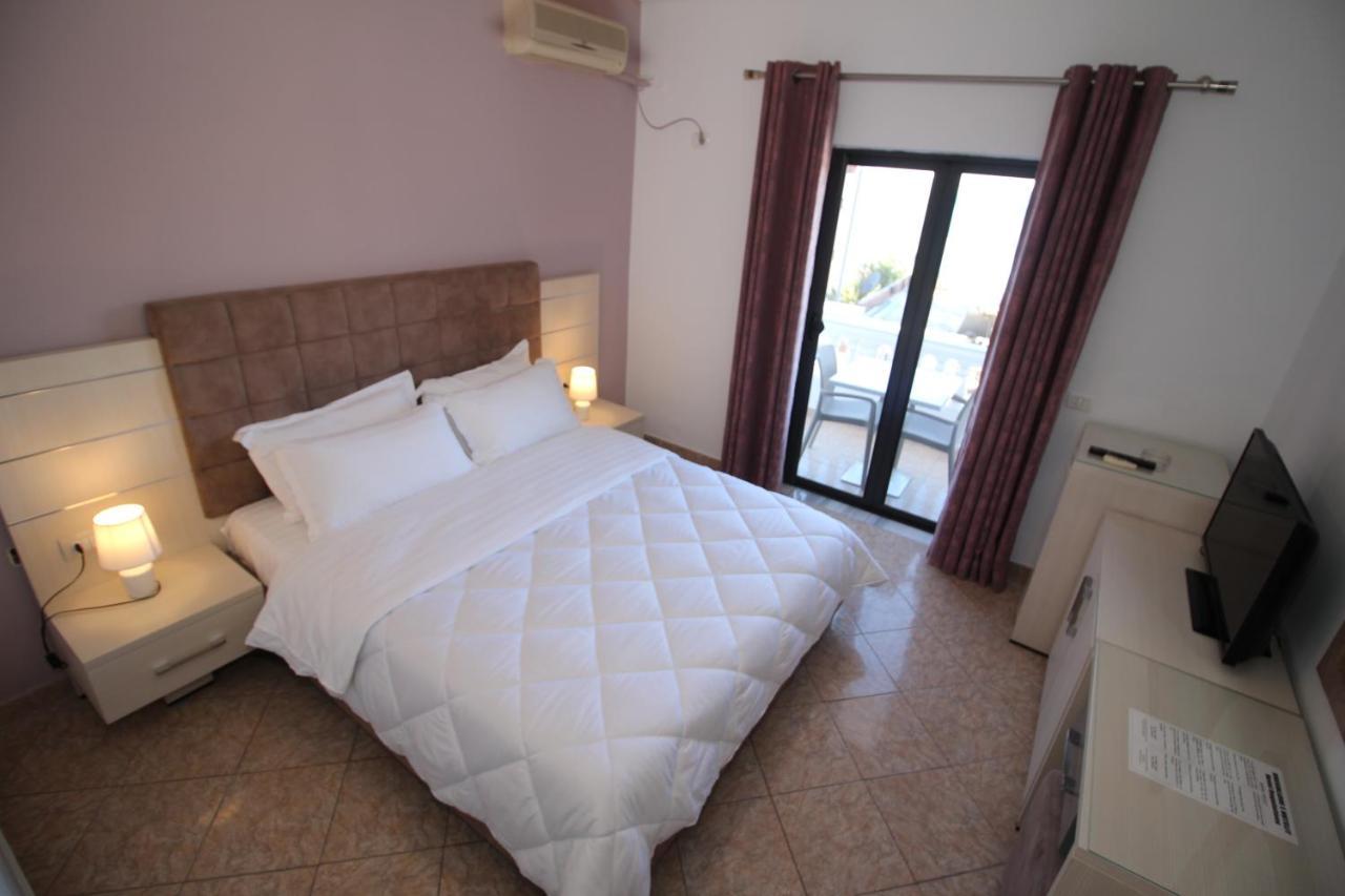 Julia Hotel Sarandë Exterior foto