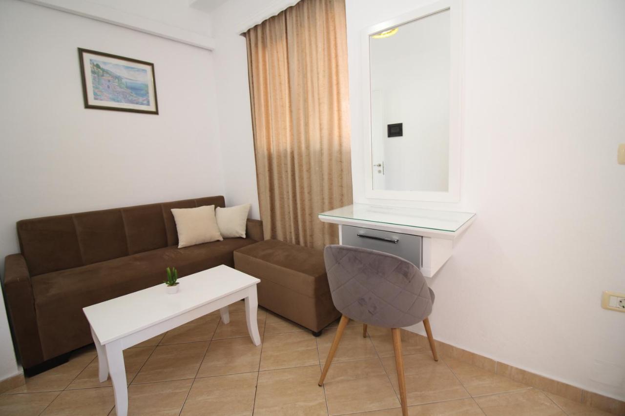 Julia Hotel Sarandë Exterior foto